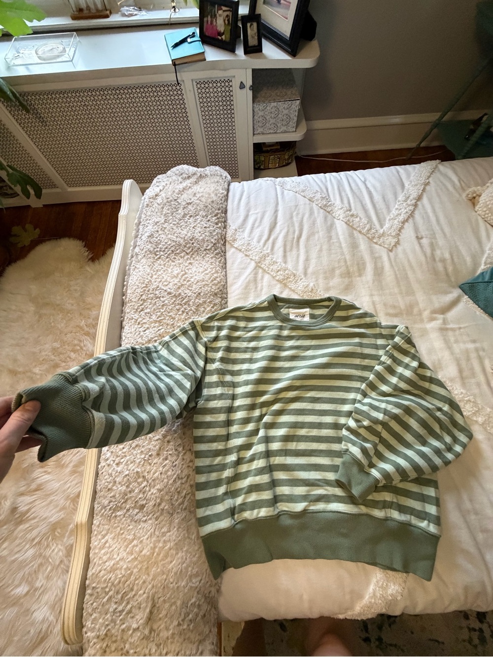 Aerie Go-To Sweatshirt in overcast green - Picture 3 of 5